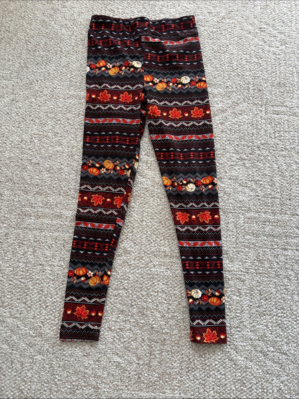 Time and Tru Black Leggings with Orange & Red Fall Pumpkin Print Size: S B19
